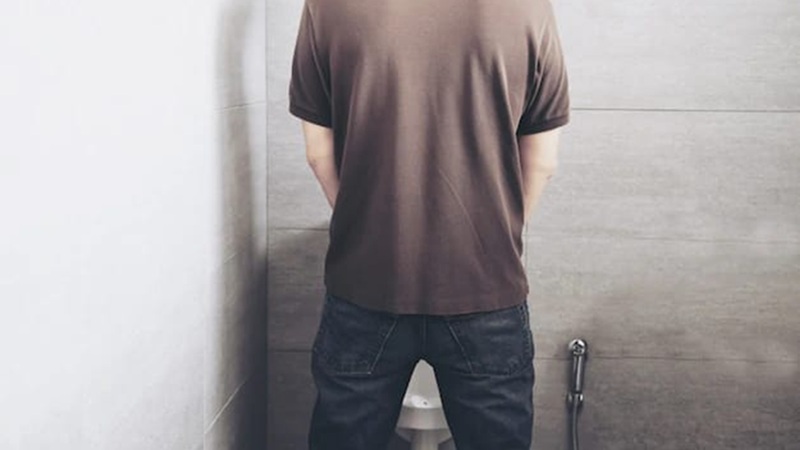 Urinar Quantas vezes é normal urinar ao dia? Médicos explicam padrões e sinais ...